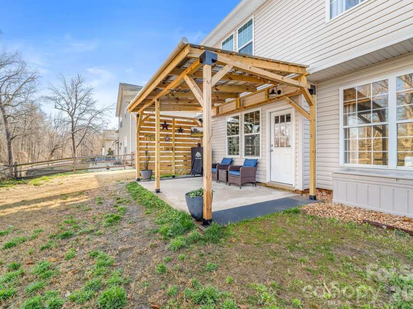 211 Howe Street, Belmont, NC 28012.  MLS# CAR4357610, YatesRealty ID 11022. 