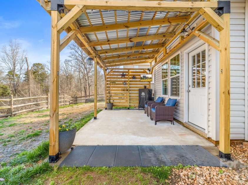 211 Howe Street, Belmont, NC 28012.  MLS# CAR4357610, YatesRealty ID 11022. 