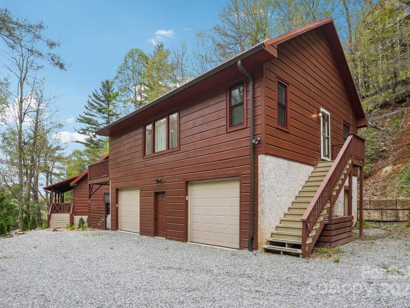 909 Niley Cook Road, Blowing Rock, NC 28605.  MLS# CAR4254832, YatesRealty ID 11022. 
