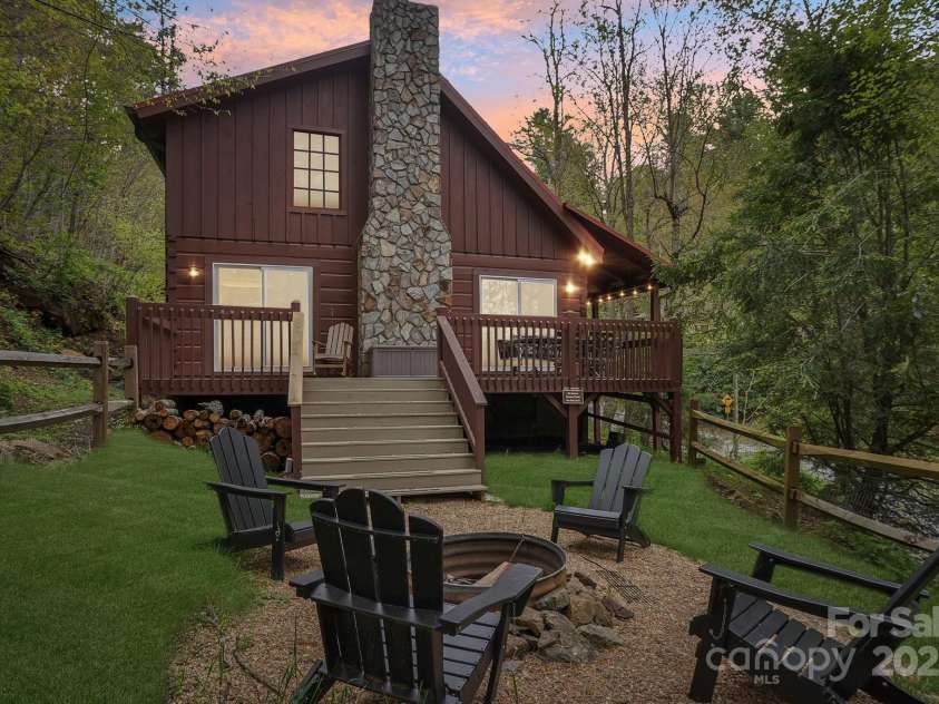 909 Niley Cook Road, Blowing Rock, NC 28605.  MLS# CAR4254832, YatesRealty ID 11022. 