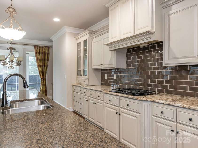 3850 Hounslow Lane, Harrisburg, NC 28075.  MLS# CAR4216435, YatesRealty ID 11023. Gas cook top