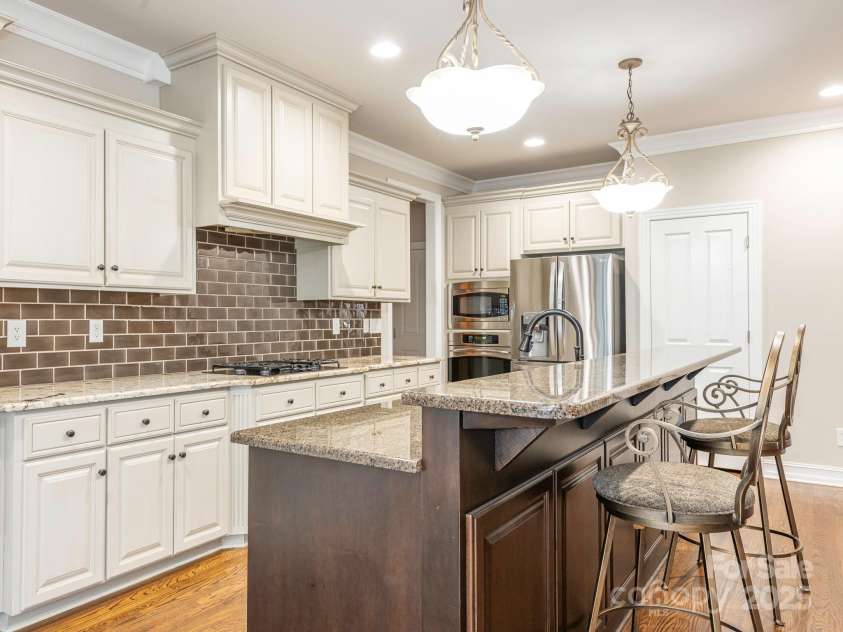 3850 Hounslow Lane, Harrisburg, NC 28075.  MLS# CAR4216435, YatesRealty ID 11023. Stainless appliances