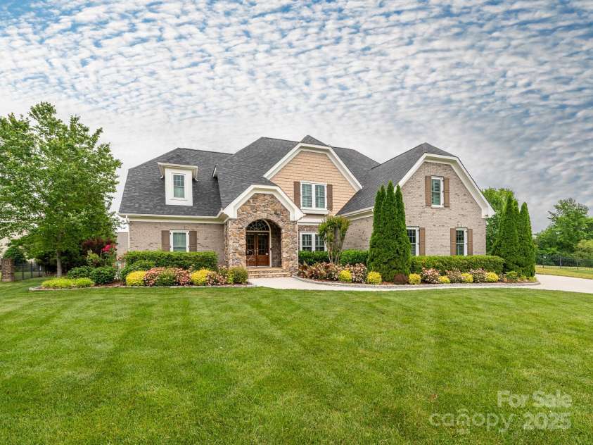 3850 Hounslow Lane, Harrisburg, NC 28075.  MLS# CAR4216435, YatesRealty ID 11023. Welcome to 3850 Hounslow Lane in the Abbington neighborhood in Harrisburg.