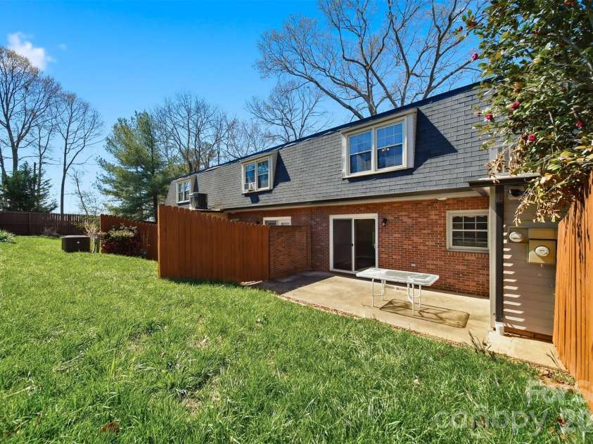 414 7th Street, Hickory, NC 28601.  MLS# CAR4403533, YatesRealty ID 11023. 