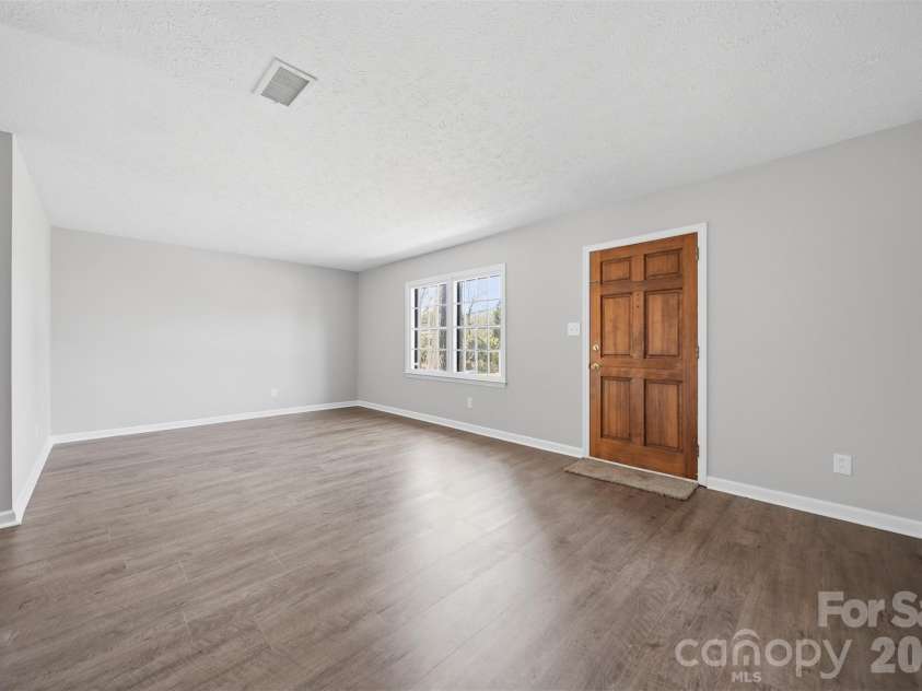 414 7th Street, Hickory, NC 28601.  MLS# CAR4403533, YatesRealty ID 11023. 
