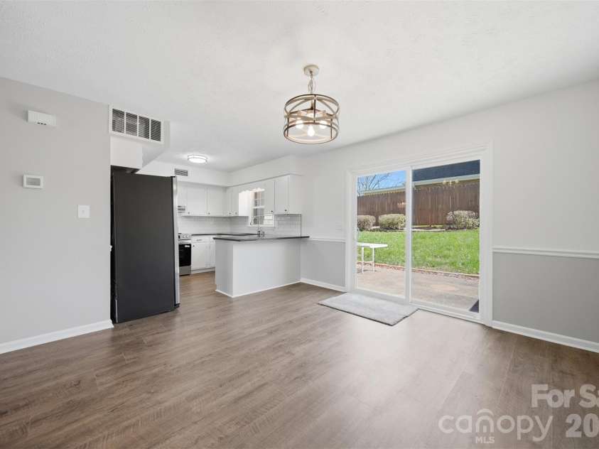 414 7th Street, Hickory, NC 28601.  MLS# CAR4403533, YatesRealty ID 11023. 