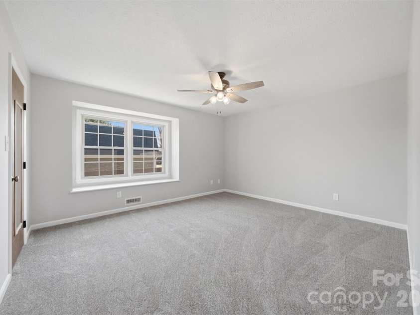 414 7th Street, Hickory, NC 28601.  MLS# CAR4403533, YatesRealty ID 11023. 