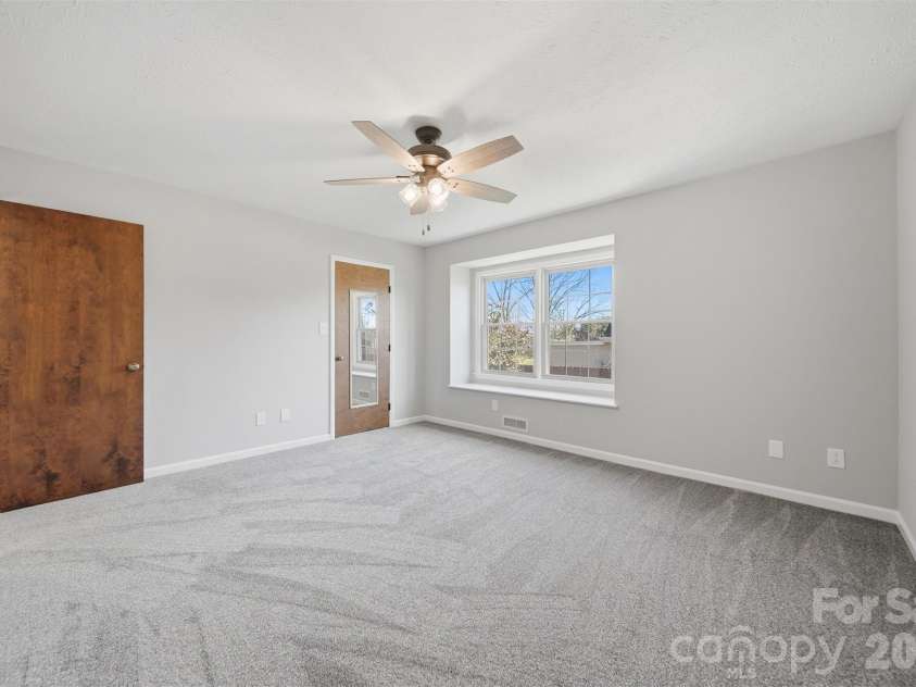 414 7th Street, Hickory, NC 28601.  MLS# CAR4403533, YatesRealty ID 11023. 