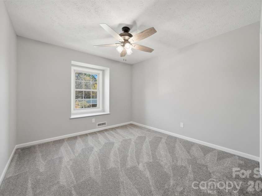 414 7th Street, Hickory, NC 28601.  MLS# CAR4403533, YatesRealty ID 11023. 