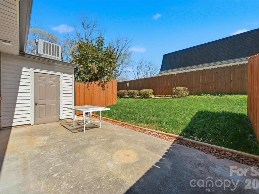 414 7th Street, Hickory, NC 28601.  MLS# CAR4403533, YatesRealty ID 11023. 