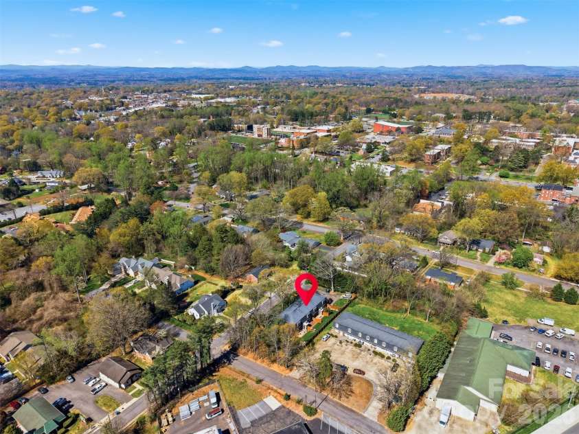 414 7th Street, Hickory, NC 28601.  MLS# CAR4403533, YatesRealty ID 11023. 