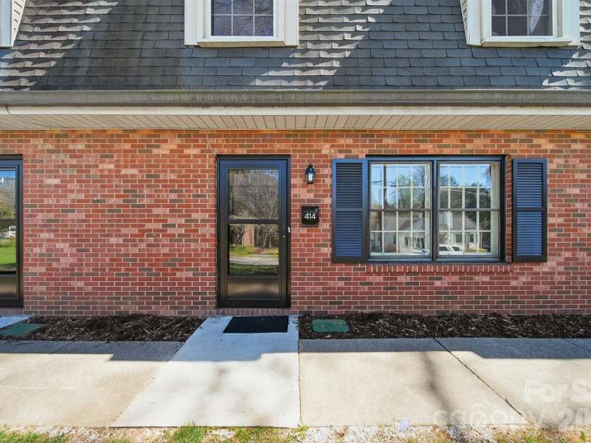 414 7th Street, Hickory, NC 28601.  MLS# CAR4403533, YatesRealty ID 11023. 