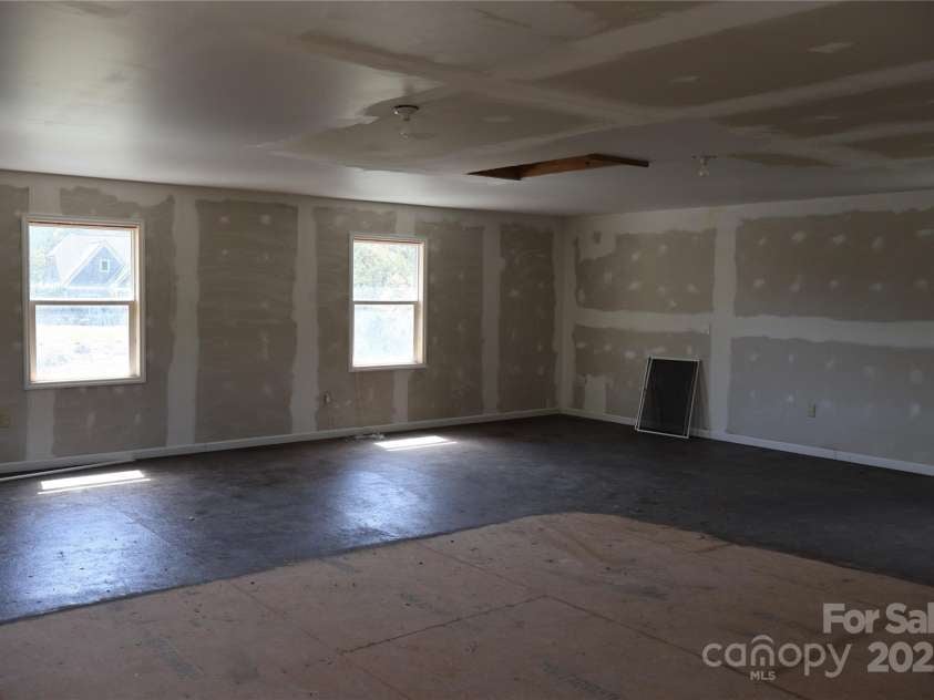 39 Kirkland Drive, Asheville, NC 28805.  MLS# CAR4325951, YatesRealty ID 11024. 784 SF Unfinished Space Above Garage