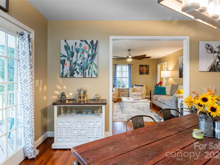39 Kirkland Drive, Asheville, NC 28805.  MLS# CAR4325951, YatesRealty ID 11024. Excellent floor plan with elegant connection of dining, living, and kitchen area