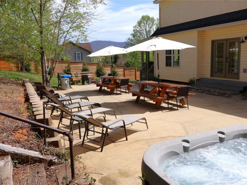 39 Kirkland Drive, Asheville, NC 28805.  MLS# CAR4325951, YatesRealty ID 11024. Large back patio, perfect for entertaining