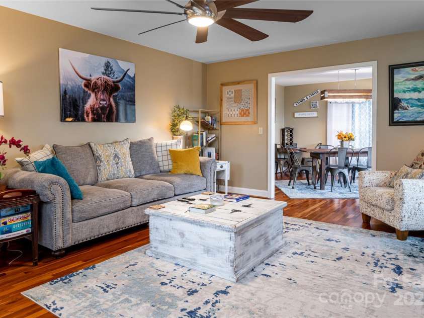39 Kirkland Drive, Asheville, NC 28805.  MLS# CAR4325951, YatesRealty ID 11024. Main-level living room