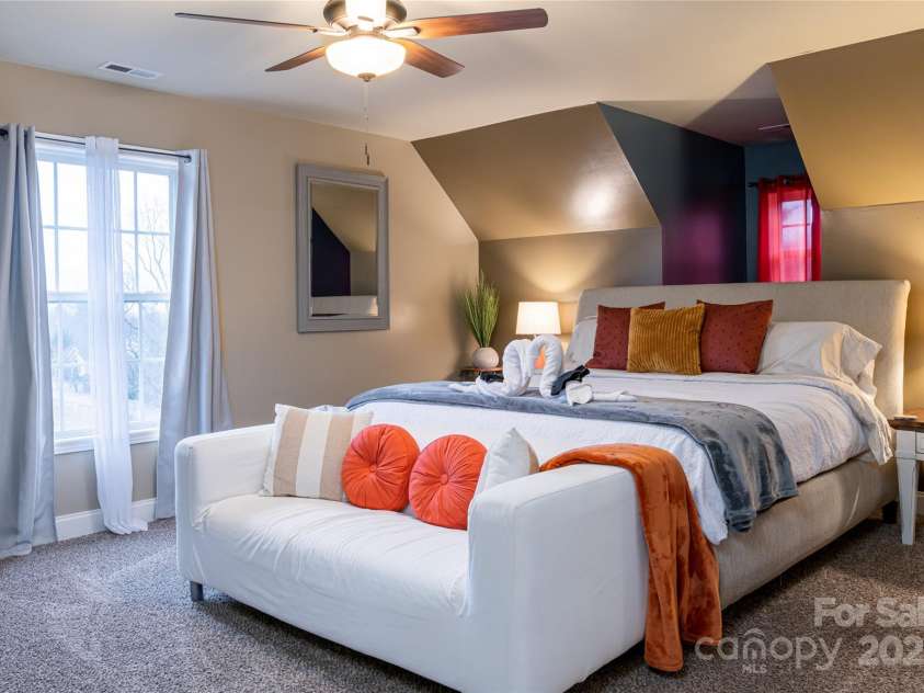 39 Kirkland Drive, Asheville, NC 28805.  MLS# CAR4325951, YatesRealty ID 11024. Upstairs master bedroom with attached bath