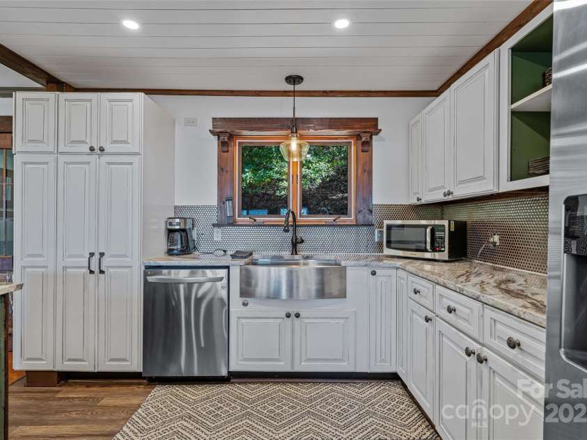 466 Hanging Rock Road, Mars Hill, NC 28754.  MLS# CAR4255788, YatesRealty ID 11025. 