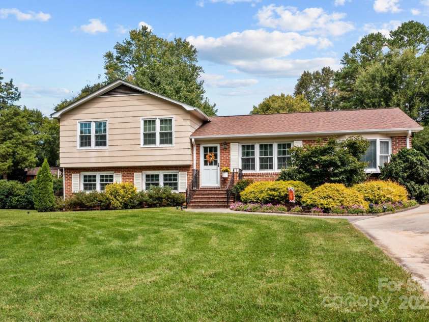 206 Cedarwood Drive, Salisbury, NC 28147.  MLS# CAR4255398, YatesRealty ID 11026. 