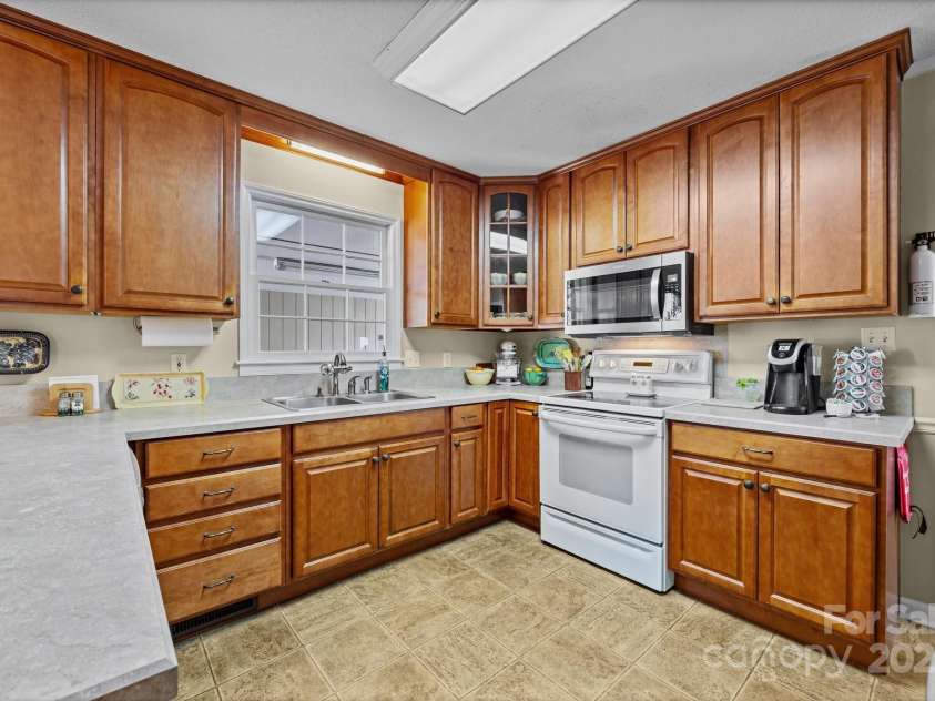 206 Cedarwood Drive, Salisbury, NC 28147.  MLS# CAR4255398, YatesRealty ID 11026. 