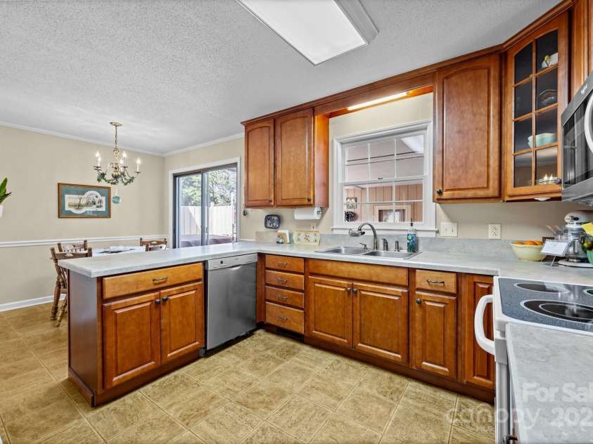 206 Cedarwood Drive, Salisbury, NC 28147.  MLS# CAR4255398, YatesRealty ID 11026. 