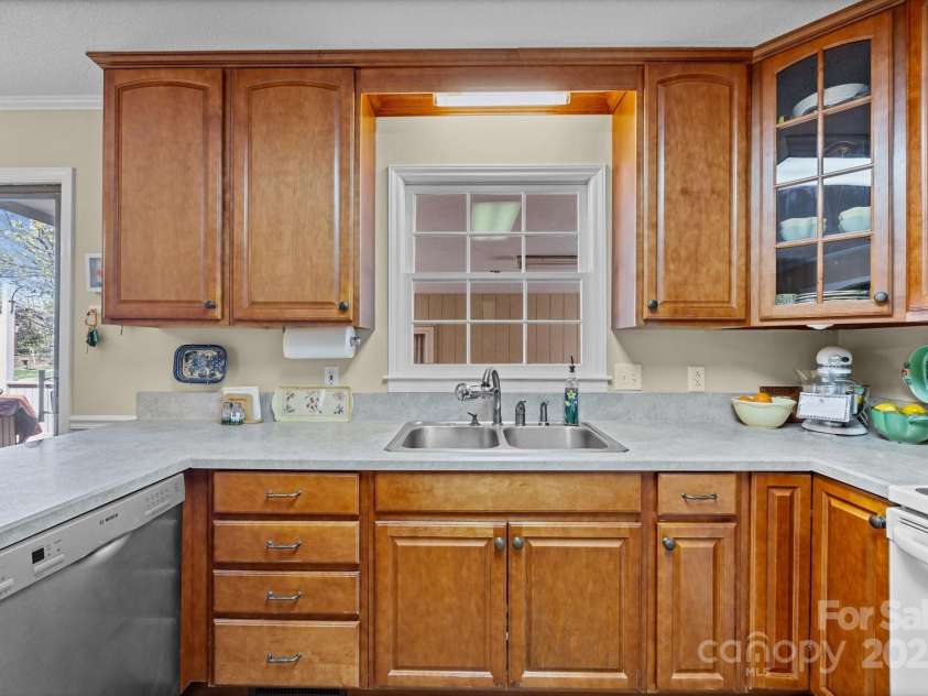 206 Cedarwood Drive, Salisbury, NC 28147.  MLS# CAR4255398, YatesRealty ID 11026. 