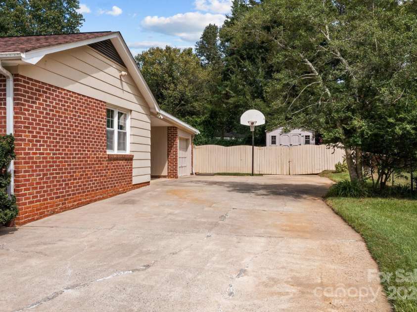 206 Cedarwood Drive, Salisbury, NC 28147.  MLS# CAR4255398, YatesRealty ID 11026. 