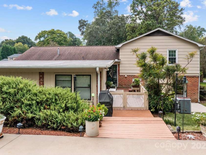 206 Cedarwood Drive, Salisbury, NC 28147.  MLS# CAR4255398, YatesRealty ID 11026. 