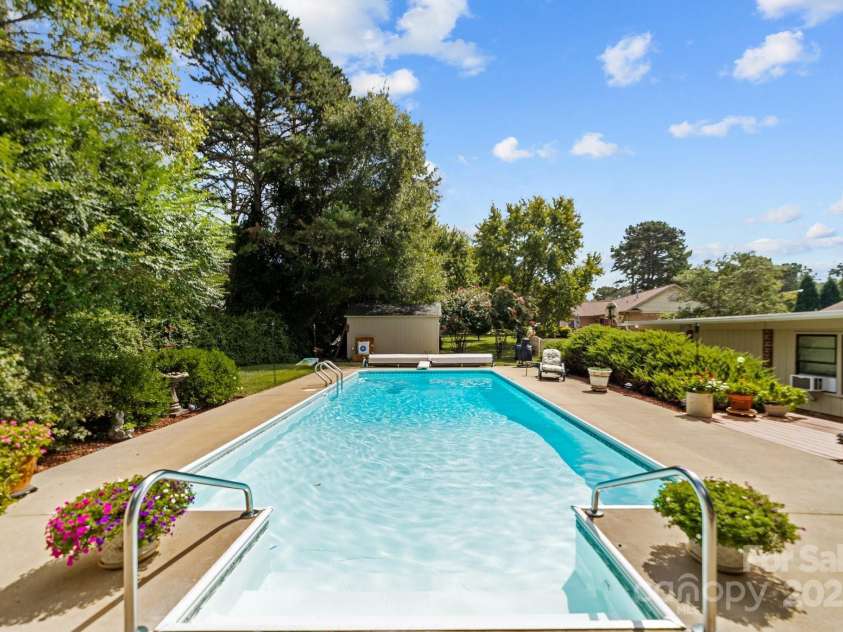 206 Cedarwood Drive, Salisbury, NC 28147.  MLS# CAR4255398, YatesRealty ID 11026. 