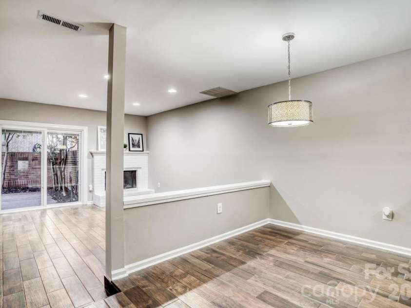 417 Church Street, Charlotte, NC 28202.  MLS# CAR4358979, YatesRealty ID 11027. 