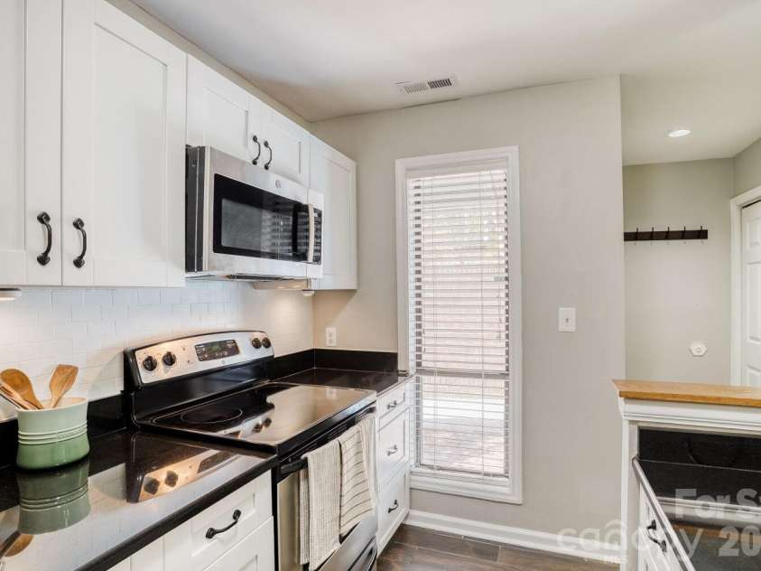 417 Church Street, Charlotte, NC 28202.  MLS# CAR4358979, YatesRealty ID 11027. 