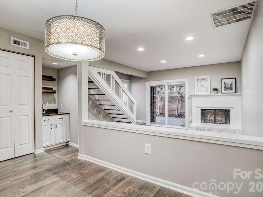 417 Church Street, Charlotte, NC 28202.  MLS# CAR4358979, YatesRealty ID 11027. 