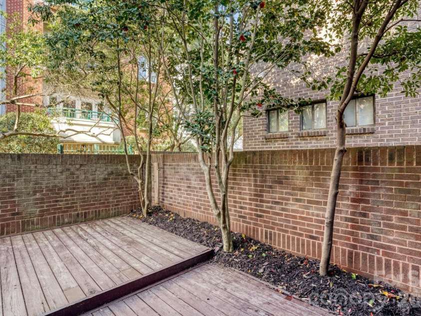 417 Church Street, Charlotte, NC 28202.  MLS# CAR4358979, YatesRealty ID 11027. 