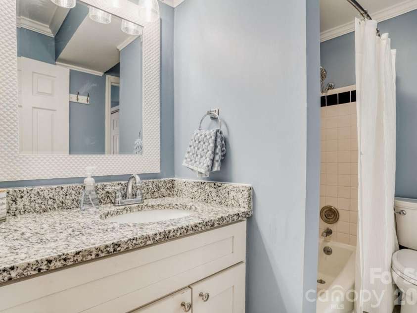 417 Church Street, Charlotte, NC 28202.  MLS# CAR4358979, YatesRealty ID 11027. 