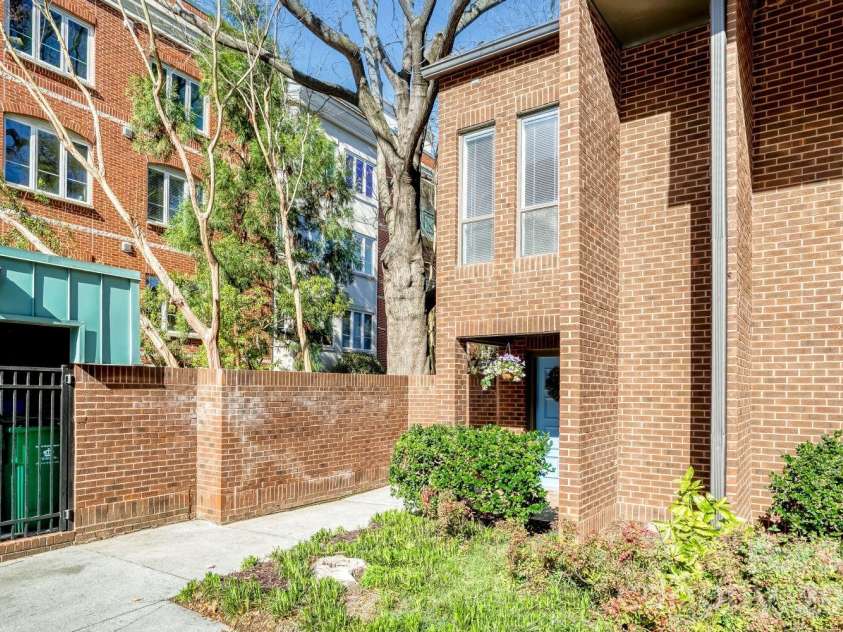 417 Church Street, Charlotte, NC 28202.  MLS# CAR4358979, YatesRealty ID 11027. 