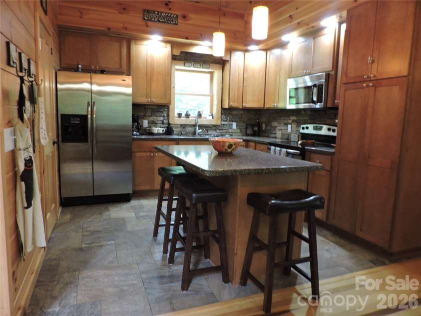103 Chucks Lane, Bakersville, NC 28705.  MLS# CAR4364446, YatesRealty ID 11028. 