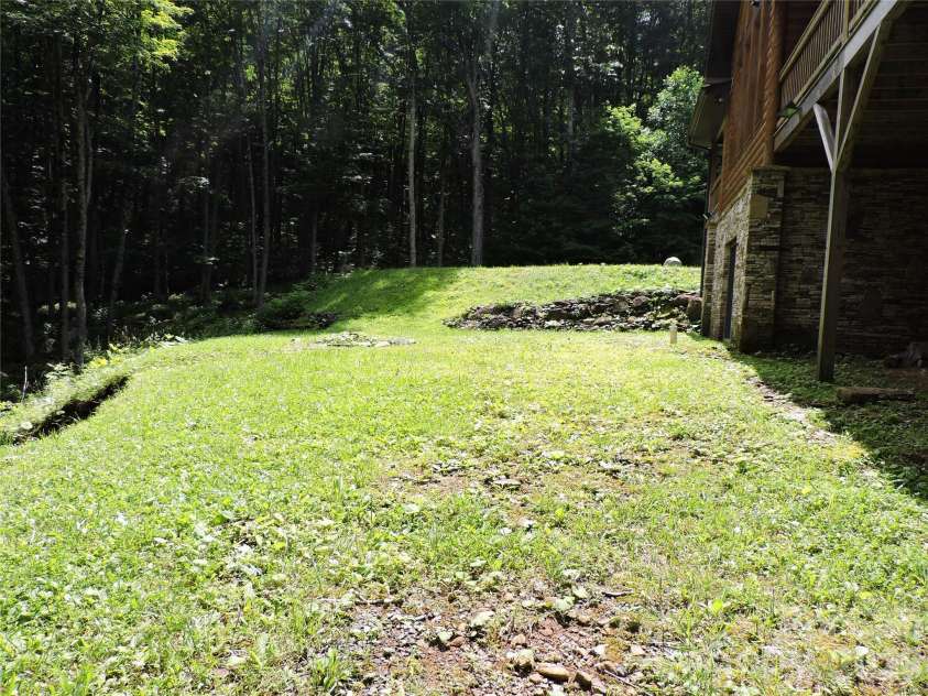 103 Chucks Lane, Bakersville, NC 28705.  MLS# CAR4364446, YatesRealty ID 11028. 