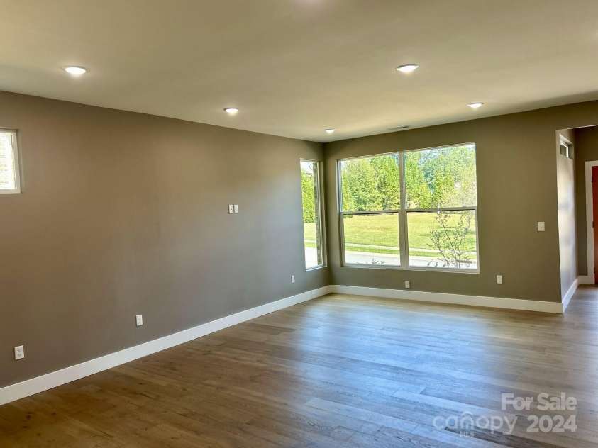 1243 10th Street Place, Hickory, NC 28601.  MLS# CAR4186557, YatesRealty ID 1103. 