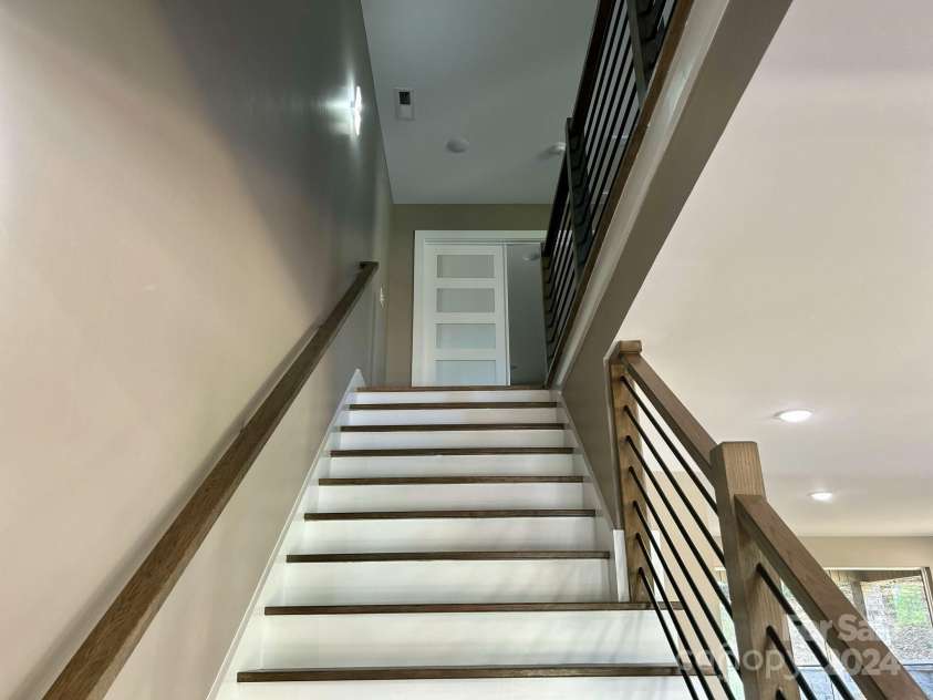 1243 10th Street Place, Hickory, NC 28601.  MLS# CAR4186557, YatesRealty ID 1103. 