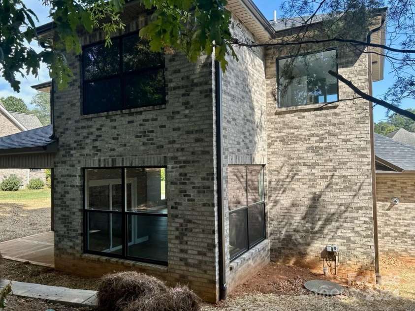 1243 10th Street Place, Hickory, NC 28601.  MLS# CAR4186557, YatesRealty ID 1103. 