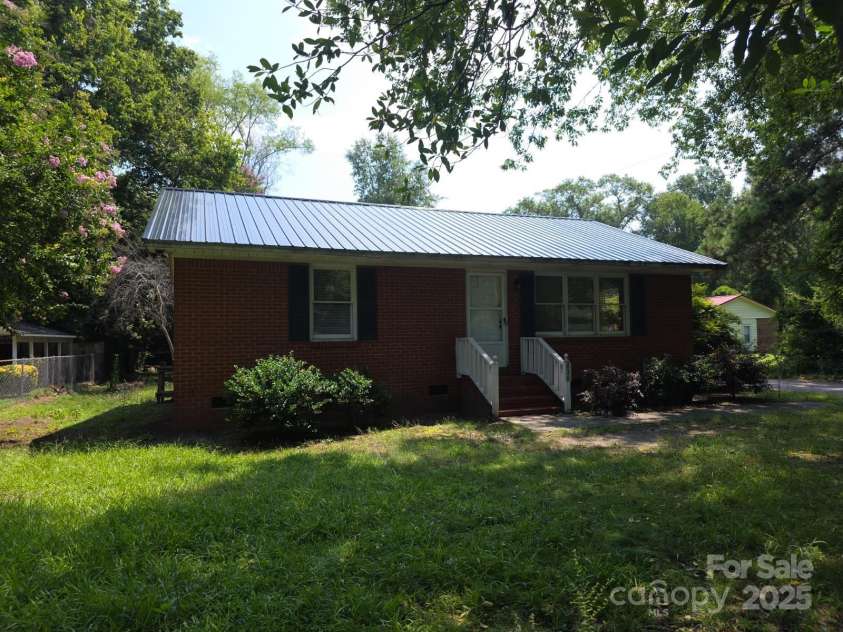 836 Ayers Street, Cheraw, SC 29520.  MLS# CAR4255668, YatesRealty ID 11030. 
