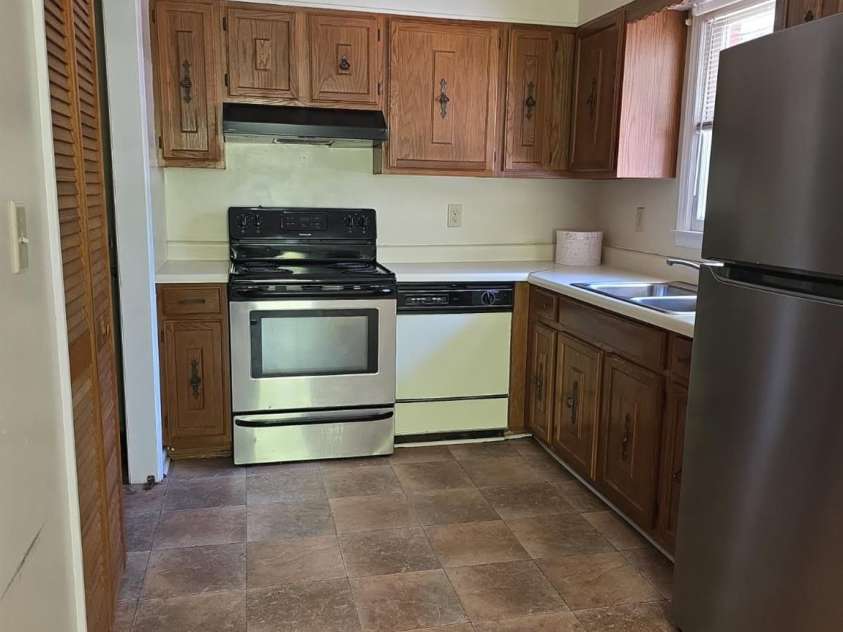 836 Ayers Street, Cheraw, SC 29520.  MLS# CAR4255668, YatesRealty ID 11030. Kitchen looking from the dining area