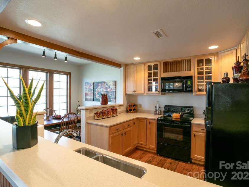 81 Creekside Way, Burnsville, NC 28714.  MLS# CAR4255606, YatesRealty ID 11031. 