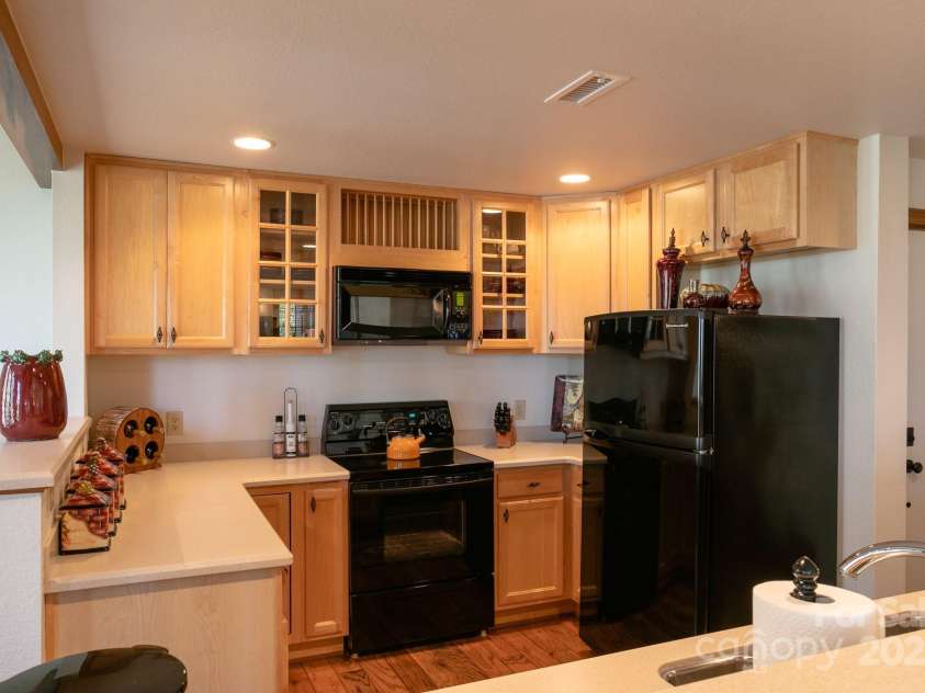 81 Creekside Way, Burnsville, NC 28714.  MLS# CAR4255606, YatesRealty ID 11031. 