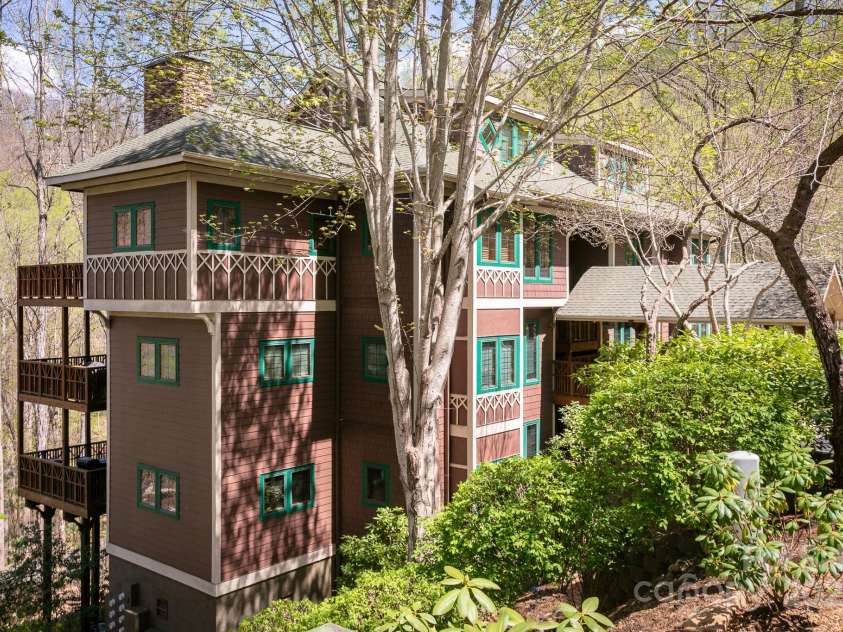 81 Creekside Way, Burnsville, NC 28714.  MLS# CAR4255606, YatesRealty ID 11031. 