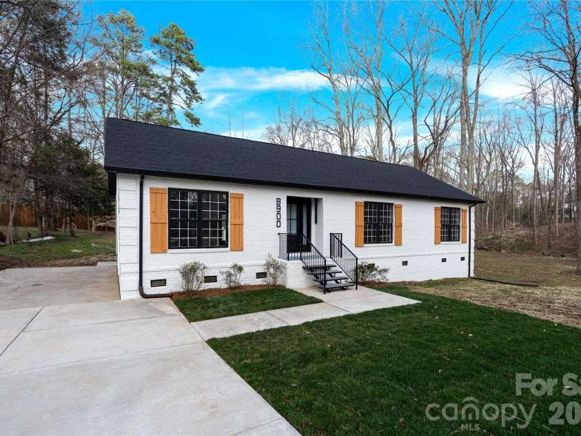 8900 Blaydon Drive, Charlotte, NC 28227.  MLS# CAR4353504, YatesRealty ID 11031. 