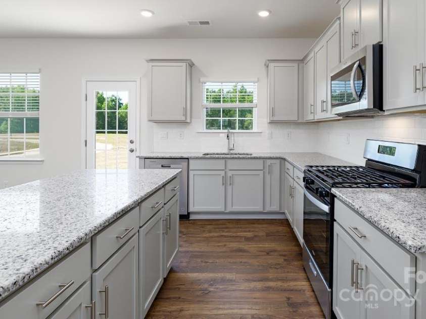 207 Giant Oak Avenue, Statesville, NC 28677.  MLS# CAR4254329, YatesRealty ID 11032. 