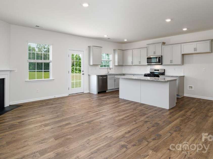 207 Giant Oak Avenue, Statesville, NC 28677.  MLS# CAR4254329, YatesRealty ID 11032. 