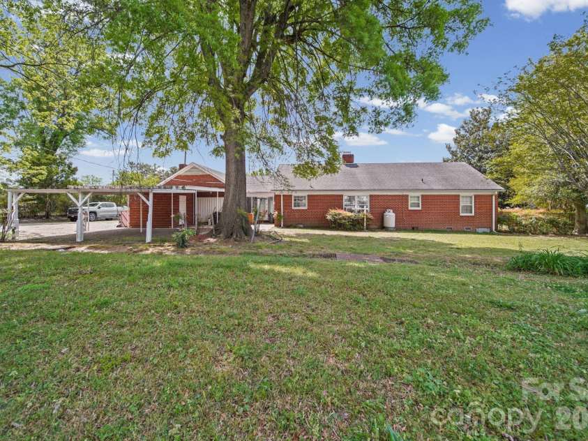 6811 Highway 74 Boulevard, Marshville, NC 28103.  MLS# CAR4366376, YatesRealty ID 11032. 