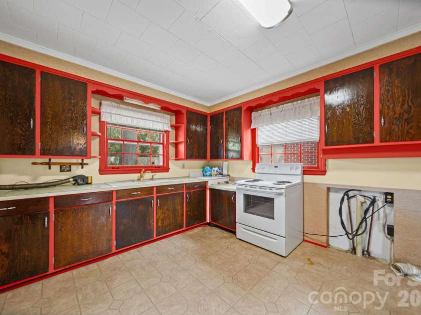 6811 Highway 74 Boulevard, Marshville, NC 28103.  MLS# CAR4366376, YatesRealty ID 11032. 